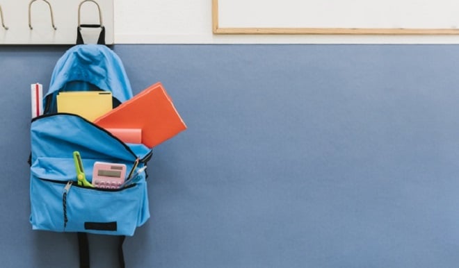 blue-backpack-hook-school-freepik
